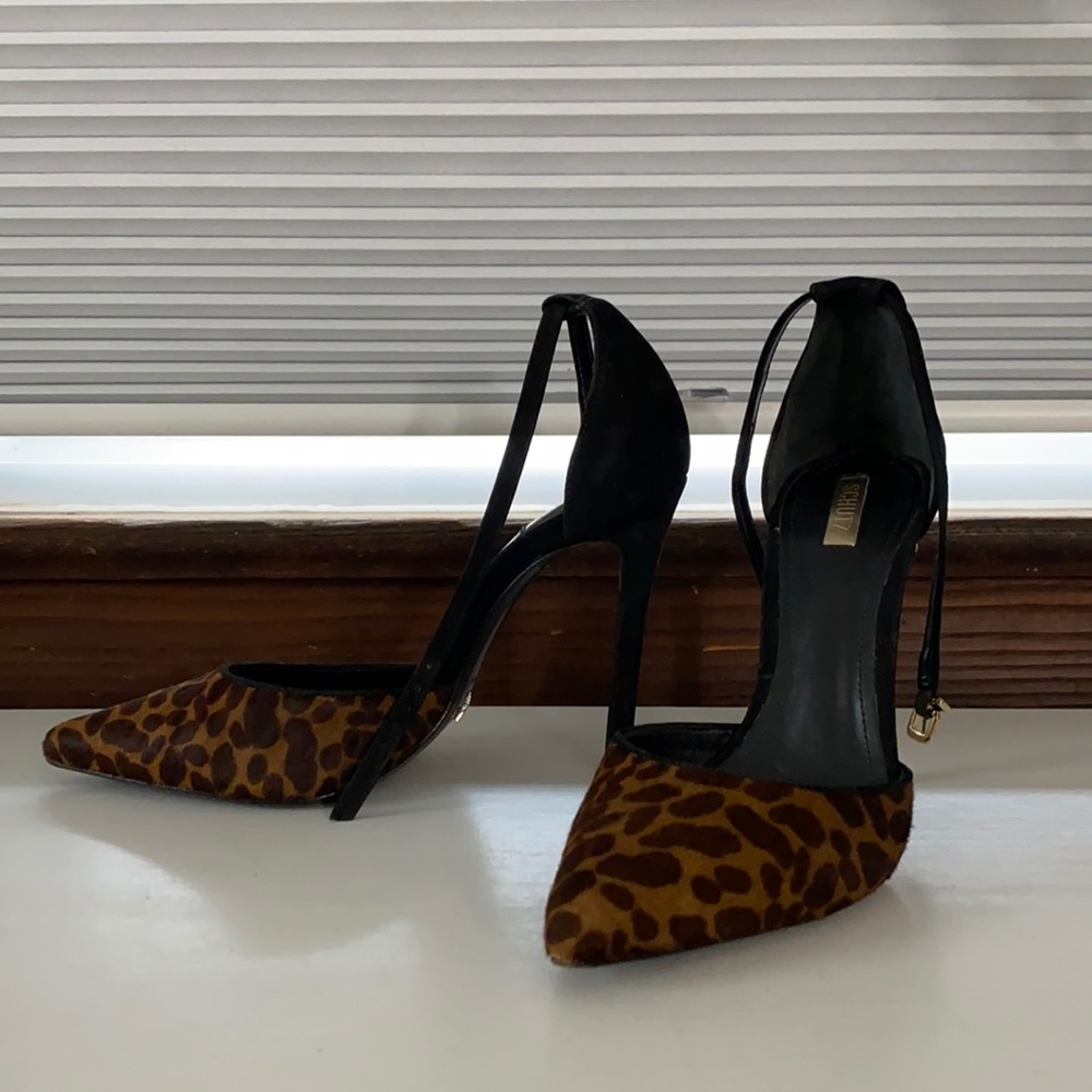 Schutz leopard print heeled shoe, size 7